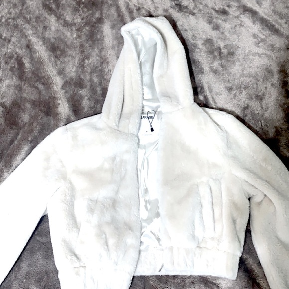 Cute white faux fur jacket - Picture 4 of 5